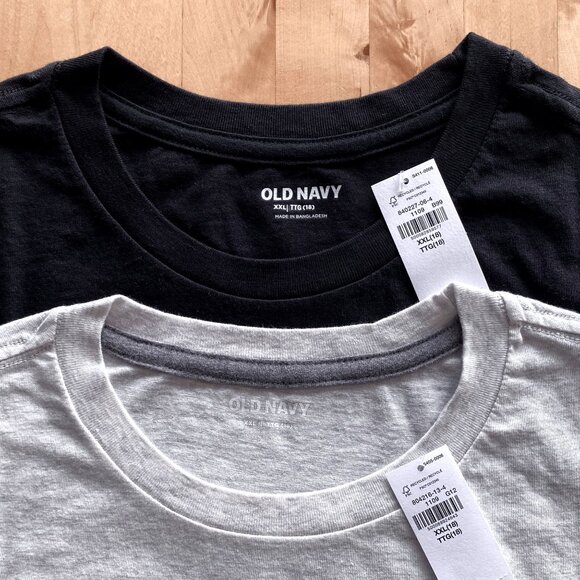 New Two Old Navy Crew-Neck T-Shirts Boys XXL (18) - Picture 2 of 2